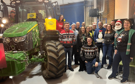 Hella Tractor Run Team Photo 455px Hella Tractor Run Team Photo 455px